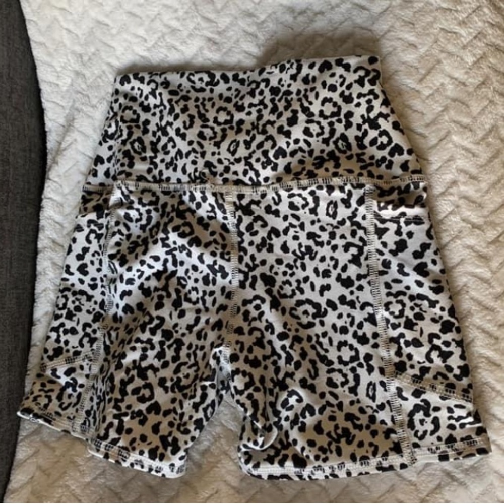 Cheetah print shorts with pockets !